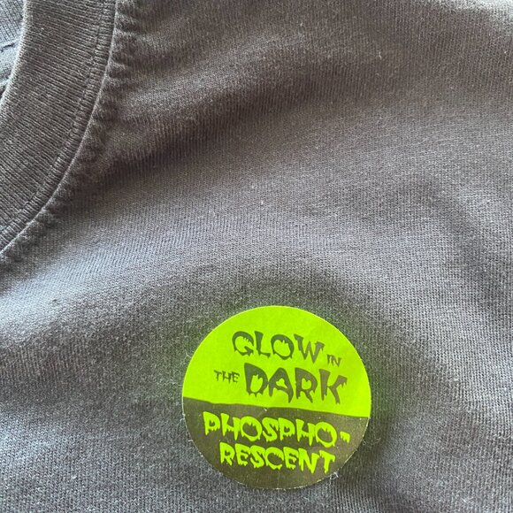 Chateau Frontenac Fairmont Black T shirt stars castle glow in the dark M Unisex - Picture 4 of 4